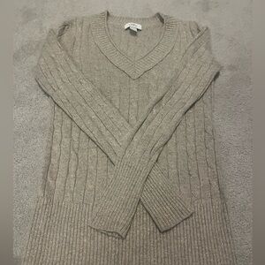 Ann Taylor LOFT women’s Beige v-neck long sleeve sweater with gold shimmer